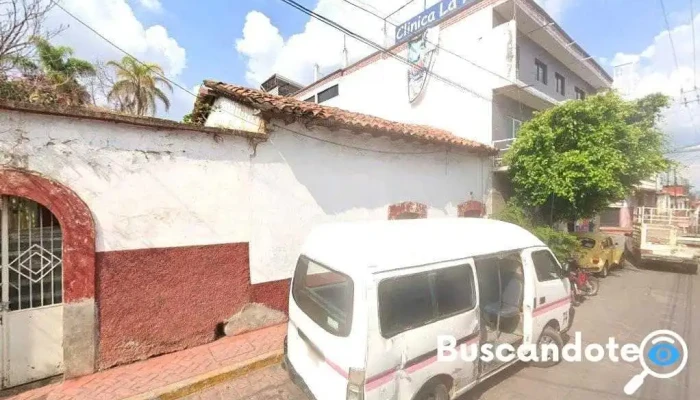 Clínica La Raza - Centro