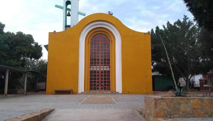 Reyes Mantecon -  Edificio - Santa Catarina Quiané