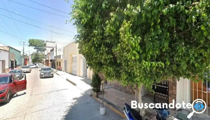 Roberto Martínez Guzmán - Centro